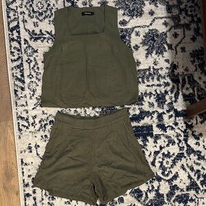 Olive Green Sleeveless Tank and Shorts Set 🫒